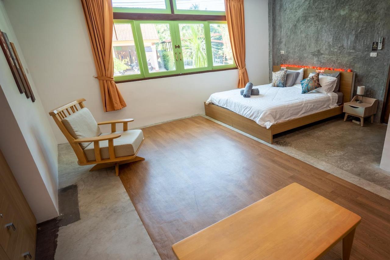 Tonmai Suites Koh Lanta Exterior photo