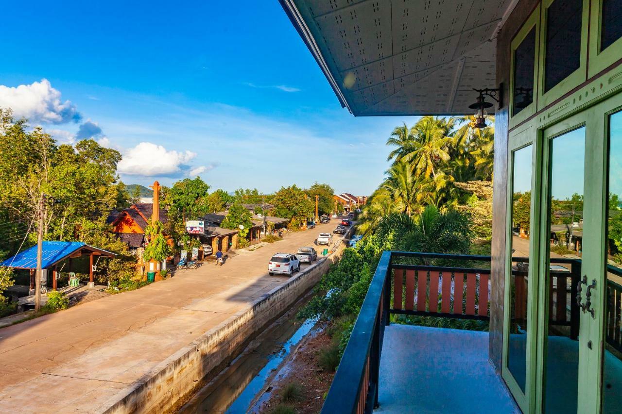 Tonmai Suites Koh Lanta Exterior photo